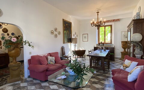 Lucia e Francesco: Meubilair, Flooring, Interieur Ontwerp, Verdieping, Tafel, Kamer, Bankstel, Stoel, Woonkamer, Verlichting
