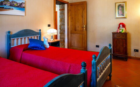Villa la Guardiola: Meubilair, Slaapkamer, Bed, Interieur Ontwerp, Hout, Laken, Bedding, Textiel, Kamer, Flooring