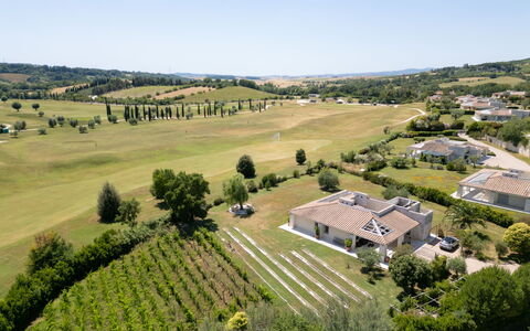 La Sorgente: Plain, Landschap, Land Lot, Grasland, Plantage, Veld, Landelijk Gebied, Landbouw, Vogelperspectief
