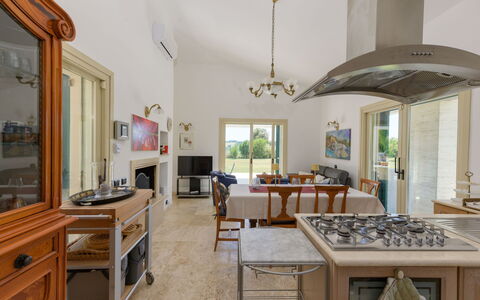La Sorgente: Meubilair, Flooring, Interieur Ontwerp, Huis, Verdieping, Countertop, Keuken, Plafond, Verlichting, Stoel