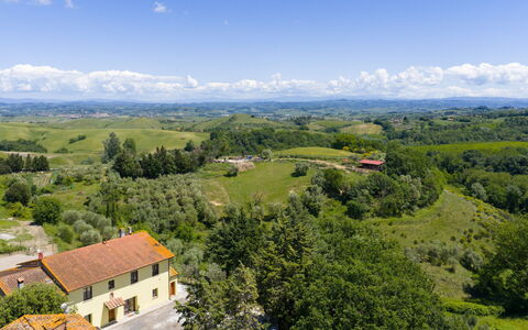 Villa i Fiori: Landschap, Grasland, Heuvel, Landelijk Gebied, Plain, Heuvel Station, Weide, Dorp, Pasture, Veld