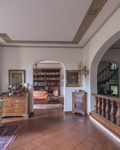 Villa Golly: Meubilair, Interieur Ontwerp, Flooring, Verdieping, Plafond, Kamer, Stoel, Woonkamer, Gieten, Fotolijst
