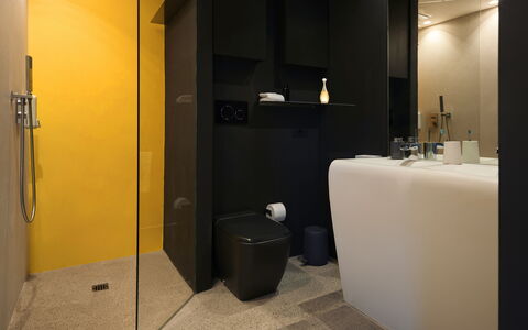 Villetta Farfallina: Muur, Loodgieterswerkinrichting, Badkamer, Interieur Ontwerp, Flooring, Verdieping, Loodgieter, Verlichting, Kraan, Wastafel In De Badkamer