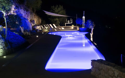 Villetta Farfallina: Blauw, Zwembad, Toevlucht, Nacht, Landschap Verlichting, Waterpartij, Eco Hotel, Hotel, Badplaats, Landscaping