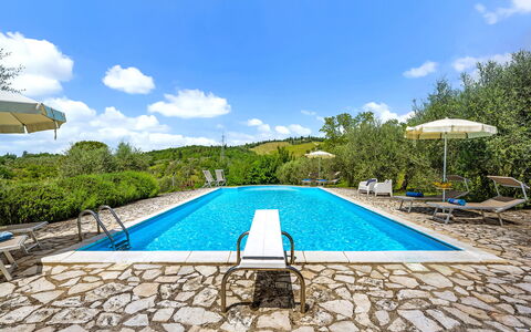 San Sano Retreat, Chianti Vineyard Views & Diving: Blauw, Zwembad, Toevlucht, Buitenmeubels, Eco Hotel, Thermae, Hotel, Villa, Badplaats, Reflecting Pool
