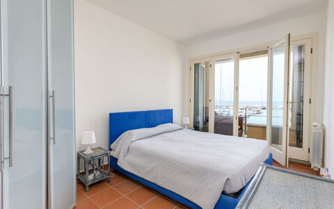 Al Porto: Interieur Ontwerp, Meubilair, Verdieping, Slaapkamer, Bed, Flooring, Kamer, Laken, Appartement, Bedding
