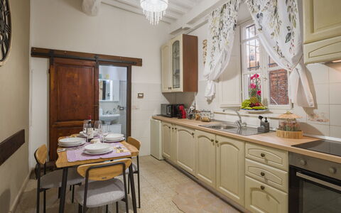 Nido nel Centro: Meubilair, Interieur Ontwerp, Flooring, Hout, Cabinetry, Plafond, Countertop, Keuken, Verdieping, Kamer