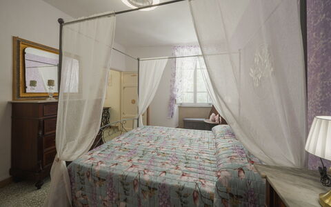 Nido nel Centro: Meubilair, Interieur Ontwerp, Bed, Slaapkamer, Linens, Bedding, Kamer, Verdieping, Laken, Plafond