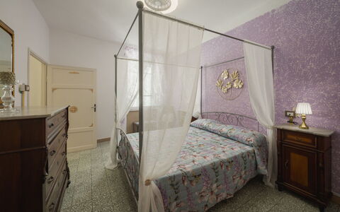 Nido nel Centro: Meubilair, Bed, Slaapkamer, Interieur Ontwerp, Bedding, Laken, Plafond, Linens, Textiel, Kamer