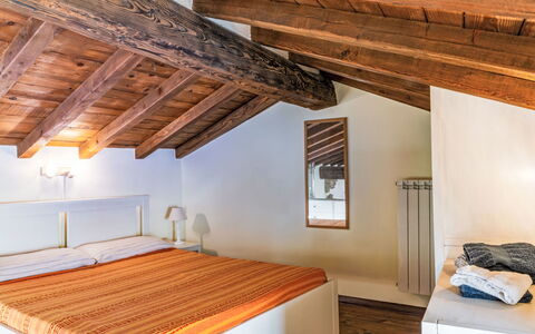 Fibbialla: Interieur Ontwerp, Hout, Plafond, Verdieping, Slaapkamer, Kamer, Flooring, Meubilair, Bed, Huis