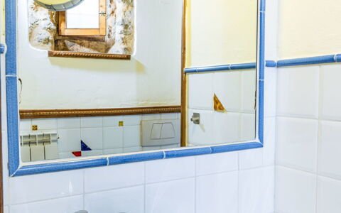 Fibbialla: Spiegel, Loodgieterswerkinrichting, Interieur Ontwerp, Badkamer, Loodgieter, Kraan, Wastafel In De Badkamer, Tegel, Glas, Lichte Inrichting