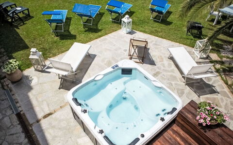 La Casa di Menny: Meubilair, Buitenmeubels, Stoel, Tuin, Beits, Gazon, Hardwood, Schaduw, Backyard