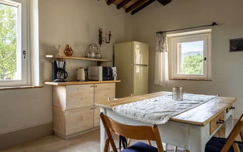 Il Casale al Colle, Private Garden, Hills View: Meubilair, Interieur Ontwerp, Hout, Flooring, Keuken, Plafond, Verdieping, Kamer, Verlichting, Tafel