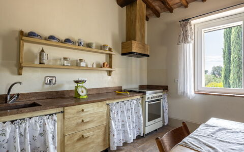 Il Casale al Colle, Private Garden, Hills View: Hout, Keuken, Interieur Ontwerp, Meubilair, Countertop, Flooring, Cabinetry, Kamer, Huis, Toestel Van De Keuken