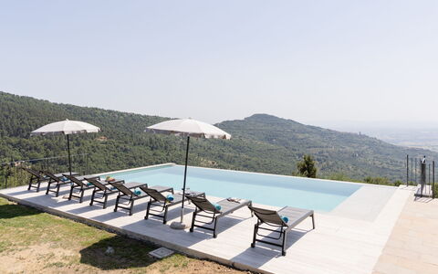 Villa Maddalena alla Guglielmesca: Buitenmeubels, Zwembad, Ligstoel, Toevlucht, Stoel, Schaduw, Eco Hotel, Ontwerp, Chaise Longue, Ridge