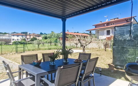 Sondolo: Family Car, Appartement, Luxevoertuig, Mid-Size Car, Parking, Sedan, Compacte Auto, Stadsauto