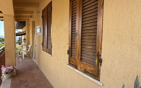 Il Paradiso tra Gli Ulivi: Hout, Beits, Schaduw, Hardwood, Balkon, Veranda, Daylighting, Plank, Timmerhout