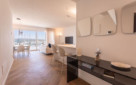 Terrazza Mare, Jacuzzi and Seaview: Interieur Ontwerp, Flooring, Meubilair, Verdieping, Appartement, Plafond, Stoel, Houten Vloer, Woonkamer