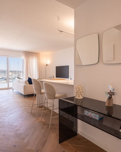 Terrazza Mare, Jacuzzi and Seaview: Interieur Ontwerp, Flooring, Meubilair, Verdieping, Appartement, Plafond, Stoel, Houten Vloer, Woonkamer