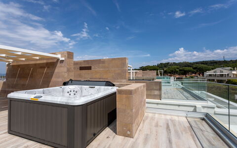 Porto di Luce Luxury, Jacuzzi and Seaview: Loodgieterswerkinrichting, Bad, Verdieping, Appartement, Jacuzzi, Zwembad, Toevlucht, Hotel, Penthouse