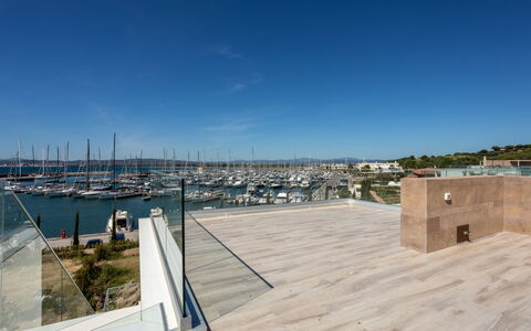 Porto di Luce Luxury, Jacuzzi and Seaview: Schaduw, Jachthaven, Balkon, Gang