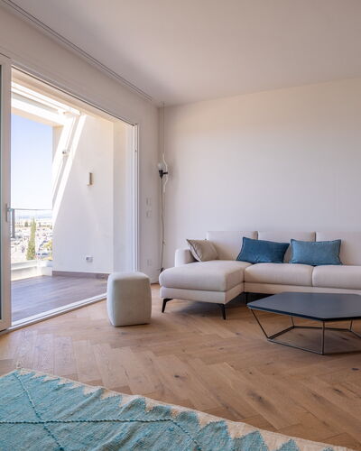 Porto di Luce Luxury, Jacuzzi and Seaview: Verdieping, Flooring, Houten Vloer, Meubilair, Appartement, Stoel, Hardwood, Laminaatvloer, Beits, Woonkamer