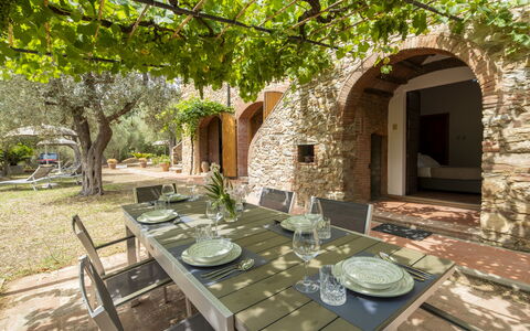 Casale delle Lupe, Campiglia Marittima: Muur, Boog, Steen, Hacienda, Tuin, Schaduw, Binnenplaats, Werf, Backyard, Landscaping