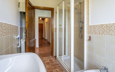 Casale delle Lupe, Campiglia Marittima: Flooring, Loodgieterswerkinrichting, Verdieping, Interieur Ontwerp, Plafond, Badkamer, Loodgieter, Kraan, Kamer, Deur