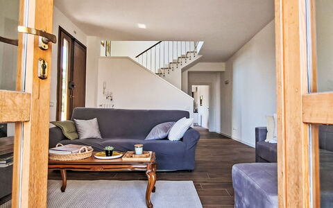 Le 3 Viste: Meubilair, Interieur Ontwerp, Flooring, Bankstel, Verdieping, Muur, Hout, Woonkamer, Kamer, Plafond