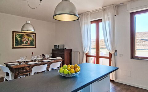 Le 3 Viste: Meubilair, Interieur Ontwerp, Flooring, Hout, Plafond, Lichte Inrichting, Stoel, Keuken En Eettafel, Keuken, Kamer