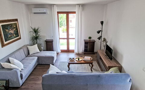 Le 3 Viste: Meubilair, Interieur Ontwerp, Flooring, Bankstel, Hout, Verdieping, Woonkamer, Kamer, Tafel, Verlichting