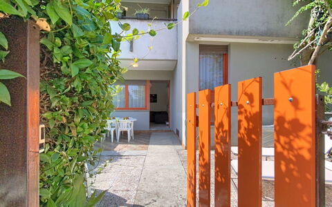 Villaggio Podere San Luigi: Woongebied, Huis, Appartement, Stedelijk Ontwerp, Balkon, Schaduw, Daylighting, Gips