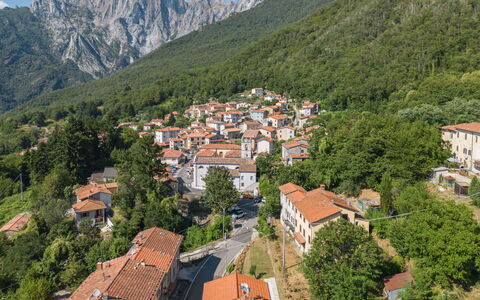 Dimora Polle di Malbacco: Bergachtig Landvormen, Woongebied, Berg, Huis, Heuvel, Huis, Landschap, Hoogland, Buurt, Bergketen