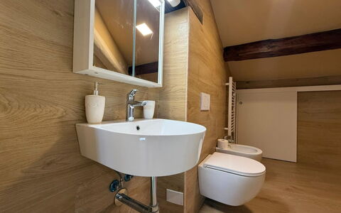 Il Pittore: Flooring, Muur, Verdieping, Hout, Interieur Ontwerp, Loodgieterswerkinrichting, Badkamer, Loodgieter, Bruin, Verlichting