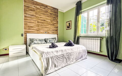 Marina di Massa 651: Meubilair, Interieur Ontwerp, Bed, Slaapkamer, Flooring, Muur, Verdieping, Hout, Plafond, Kamer