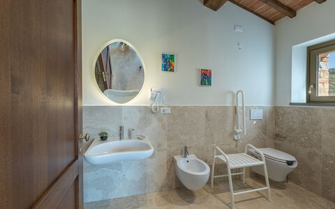 La Calcinaia Country House, Bucine: Flooring, Muur, Loodgieterswerkinrichting, Interieur Ontwerp, Verdieping, Wastafel In De Badkamer, Kraan, Badkamer, Wastafel, Loodgieter