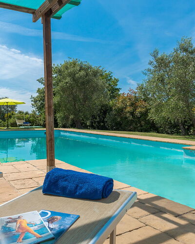 Podere Calcheto 14: Blauw, Zwembad, Toevlucht, Buitenmeubels, Ligstoel, Tuin, Eco Hotel, Landgoed, Landscaping, Schaduw