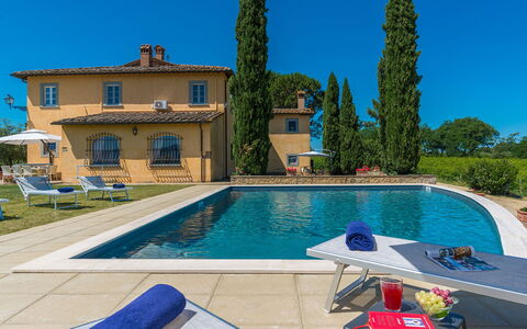Villa Pucci 12: Blauw, Huis, Landgoed, Zwembad, Tuin, Buitenmeubels, Landscaping, Villa, Gazon, Hacienda