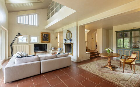 Villa Ninfeo 10+4: Interieur Ontwerp, Meubilair, Flooring, Verdieping, Muur, Bankstel, Plafond, Hout, Woonkamer, Kamer