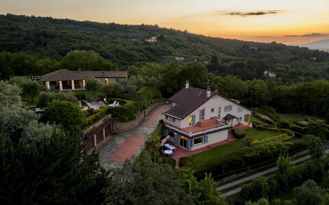 Villa Ninfeo 10+4: Landschap, Huis, Woongebied, Landelijk Gebied, Dak, Verblijf, Landgoed, Voorstad, Dorp, Boerderij