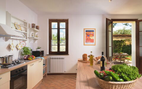 Poggio Vistabella 10: Meubilair, Interieur Ontwerp, Flooring, Keuken, Hout, Tafel, Countertop, Keuken En Eettafel, Toestel Van De Keuken, Huis