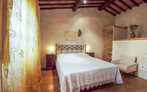 Buca delle Fate 8: Meubilair, Interieur Ontwerp, Bed, Muur, Slaapkamer, Flooring, Hout, Verdieping, Laken, Bedding