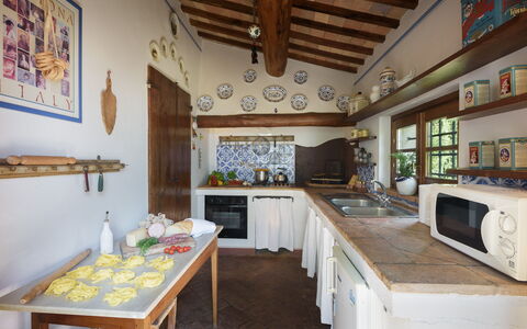 Le Volpaie 6+1: Hout, Meubilair, Interieur Ontwerp, Keuken, Huis, Flooring, Plafond, Kamer, Countertop, Keuken En Eettafel
