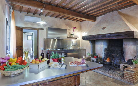 Germagnana 12+2: Meubilair, Keuken, Flooring, Interieur Ontwerp, Huis, Toestel Van De Keuken, Countertop, Verlichting, Tafel, Huishoudapparatuur