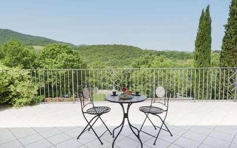 Villa Vittoria D'Anghiari 7+3: Meubilair, Buitenmeubels, Stoel, Tafel, Buitentafel, Keuken En Eettafel, Balkon, Koffietafel, Hek, Schaduw