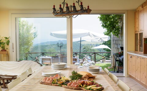 Villa Vittoria D'Anghiari 7+3: Meubilair, Stoel, Tafel, Interieur Ontwerp, Keuken En Eettafel, Plafond, Eetkamer, Kamer, Tafelkleed, Schaduw