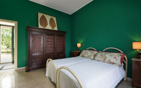 Villa Vittoria D'Anghiari 7+3: Interieur Ontwerp, Flooring, Hout, Verdieping, Meubilair, Plafond, Slaapkamer, Kamer, Verlichting, Bed