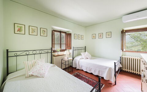 Casa del Sole 4: Bed, Interieur Ontwerp, Slaapkamer, Meubilair, Muur, Bedding, Flooring, Laken, Plafond, Verdieping