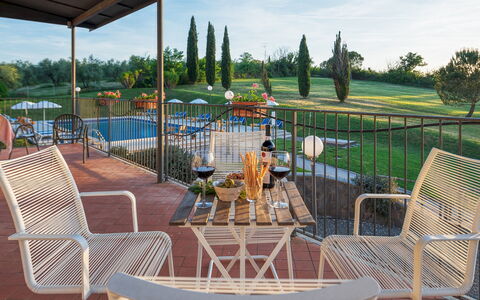 Villa Croci 12: Meubilair, Buitenmeubels, Stoel, Tafel, Buitentafel, Tuin, Schaduw, Zwembad, Toevlucht, Backyard