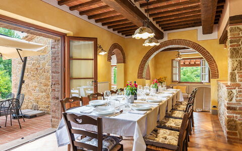 Il Casale di Manuele 12: Meubilair, Muur, Interieur Ontwerp, Tafel, Plafond, Keuken En Eettafel, Eetkamer, Stoel, Huis, Verlichting
